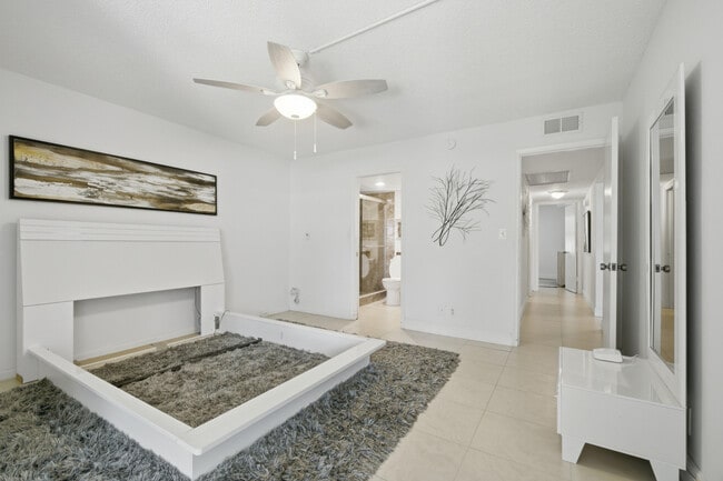 Building Photo - 3002 Portofino Isle