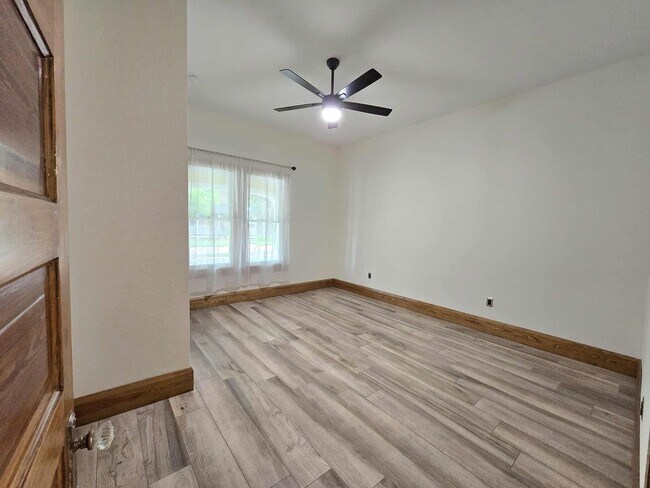 Building Photo - Lakeland's Historic District: 3 Bed/2 Bath