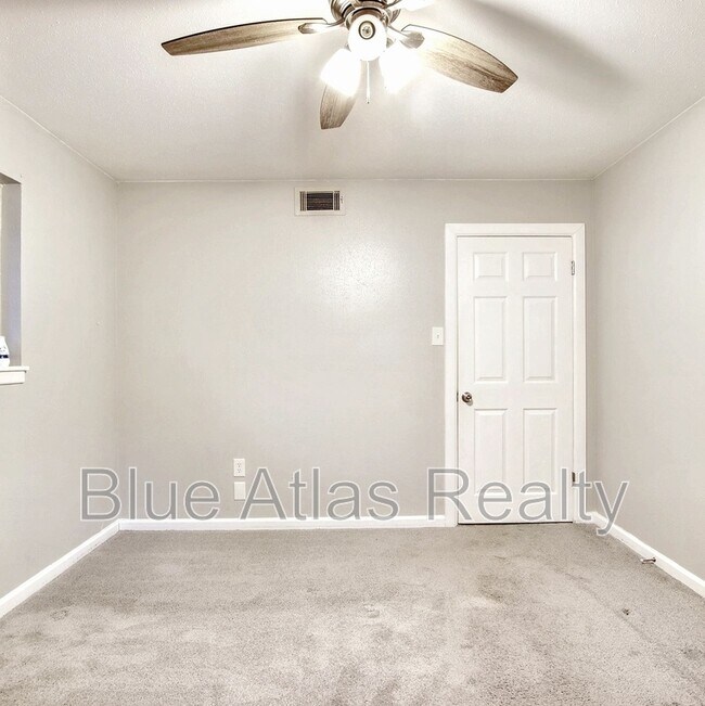 Building Photo - 608 W Pleasantview Dr