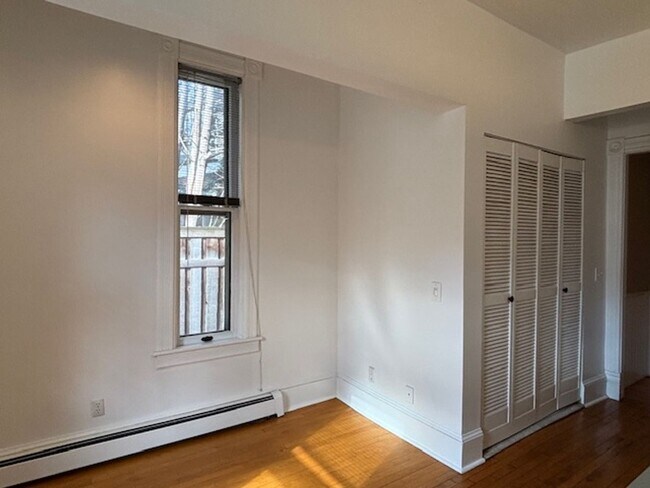 Building Photo - 462 Holly Ave