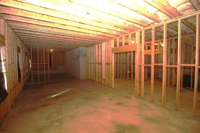 Building Photo - Brookside Crossing!