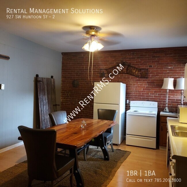 Building Photo - 927 SW Huntoon St