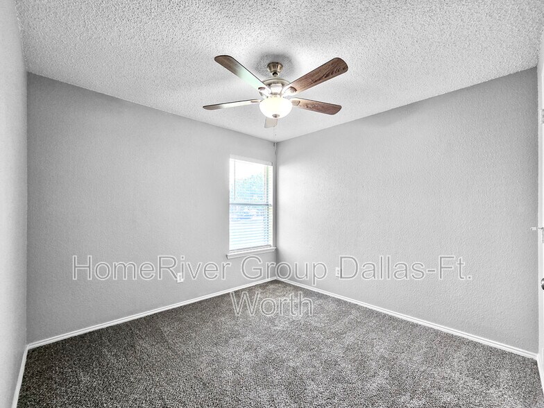 Building Photo - 1140 Sandalwood Dr