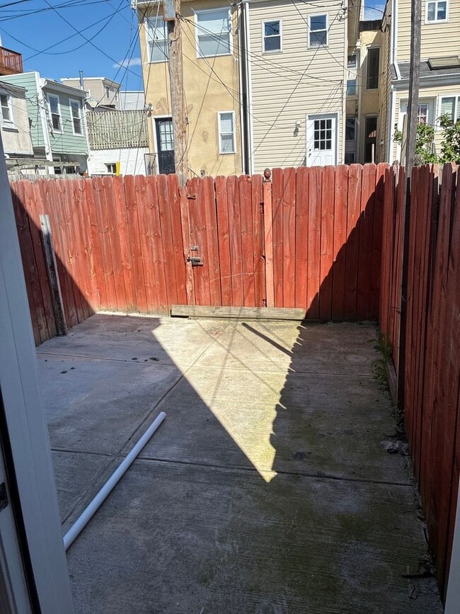 Building Photo - 1403 Race St