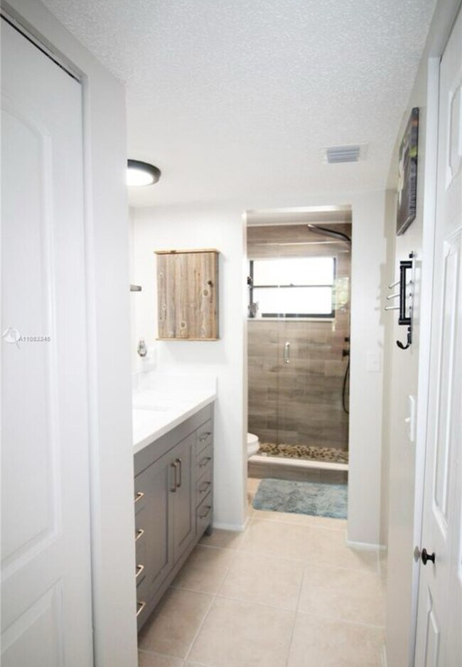 Building Photo - 9230 Lagoon Pl