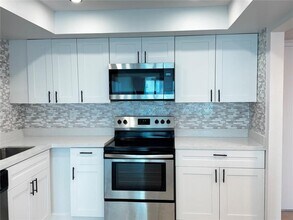 Building Photo - 1 bedroom in Aventura FL 33160