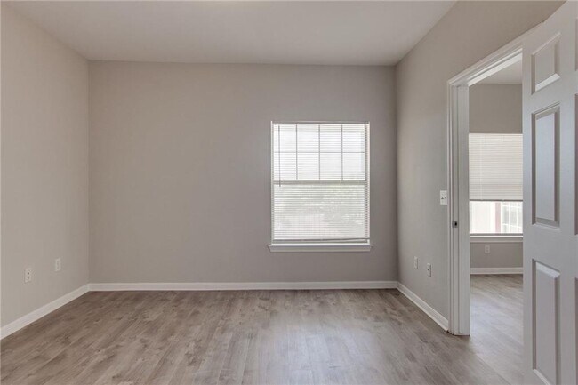 Building Photo - 2320 Gracy Farms Ln