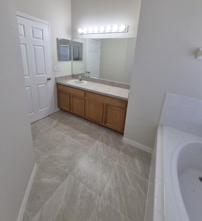 Building Photo - 2747 Eagle Canyon Dr S