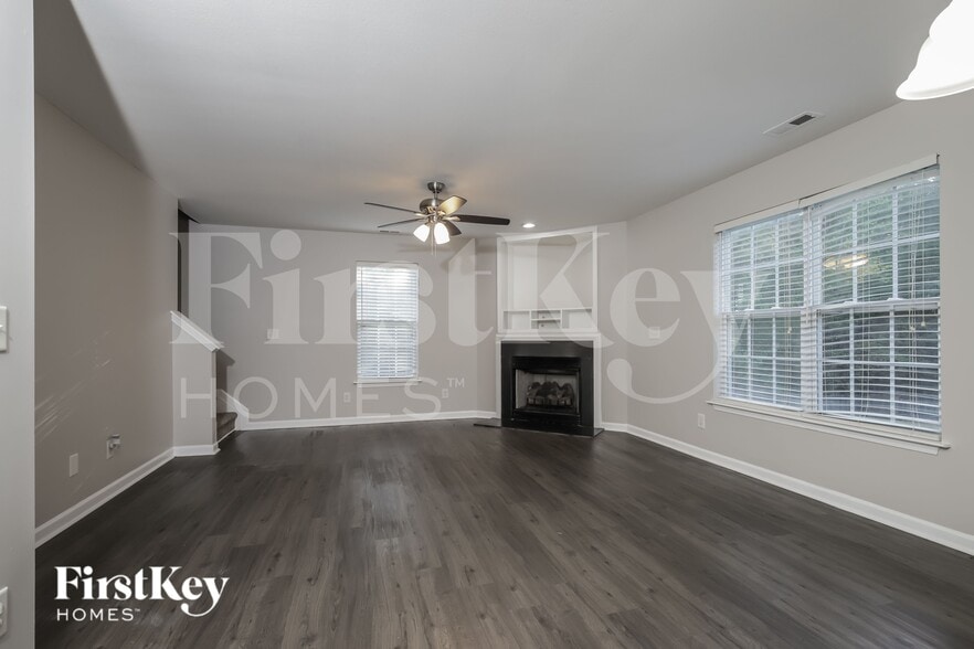 Building Photo - 612 Brassfield Dr