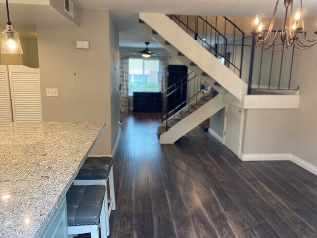 Building Photo - 7895 Rancho Fanita Dr