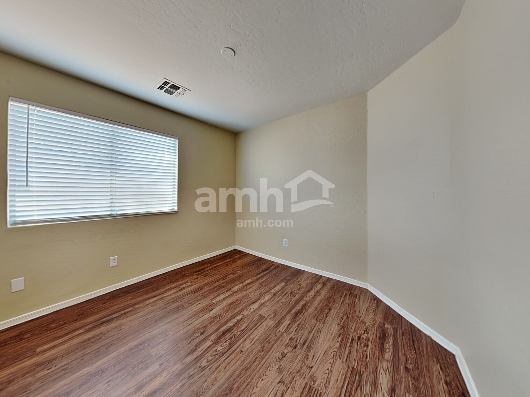 Building Photo - 1802 S 63rd Ln