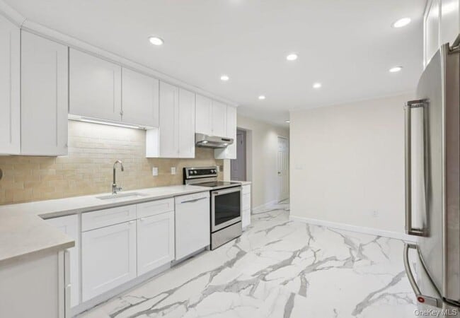 Building Photo - 335 5th St
