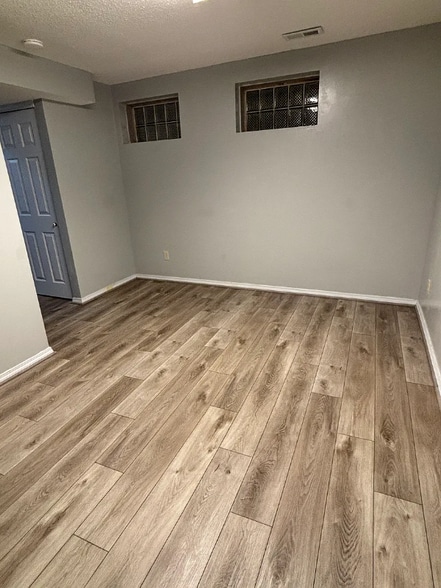 Building Photo - 914 Shandra Dr