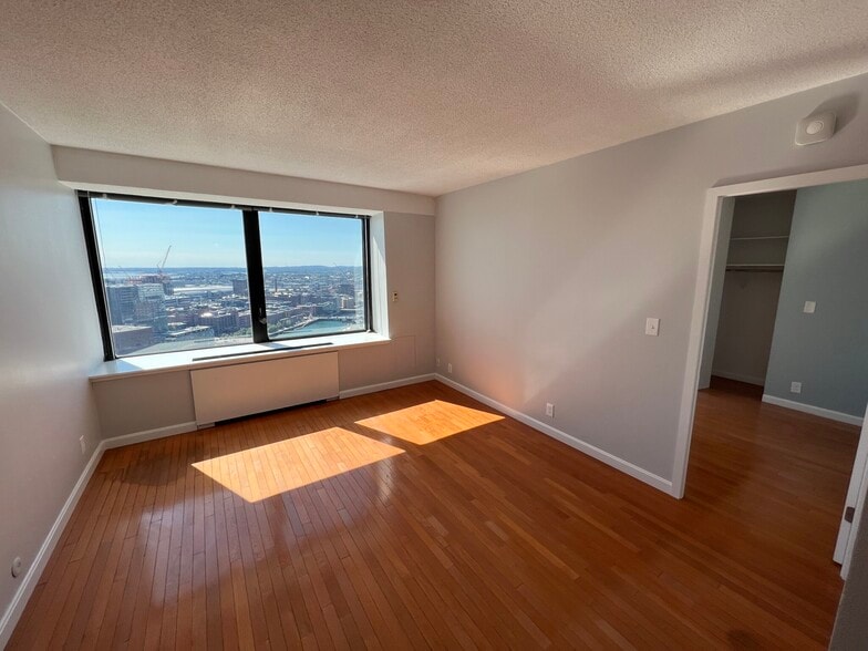 Building Photo - 85 E India Row