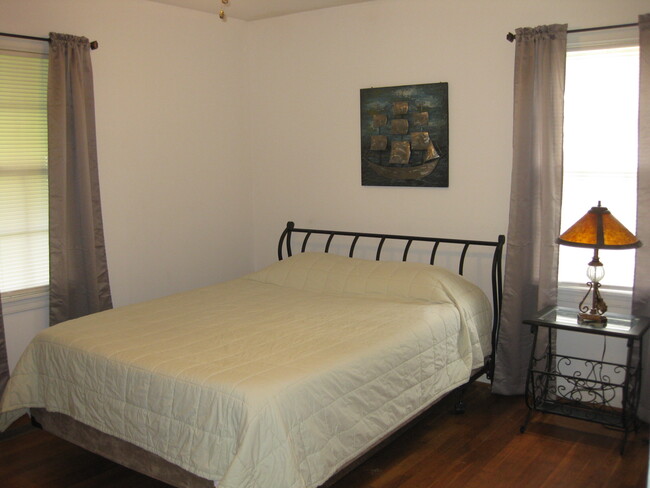 Building Photo - 1136 Hermitage Dr