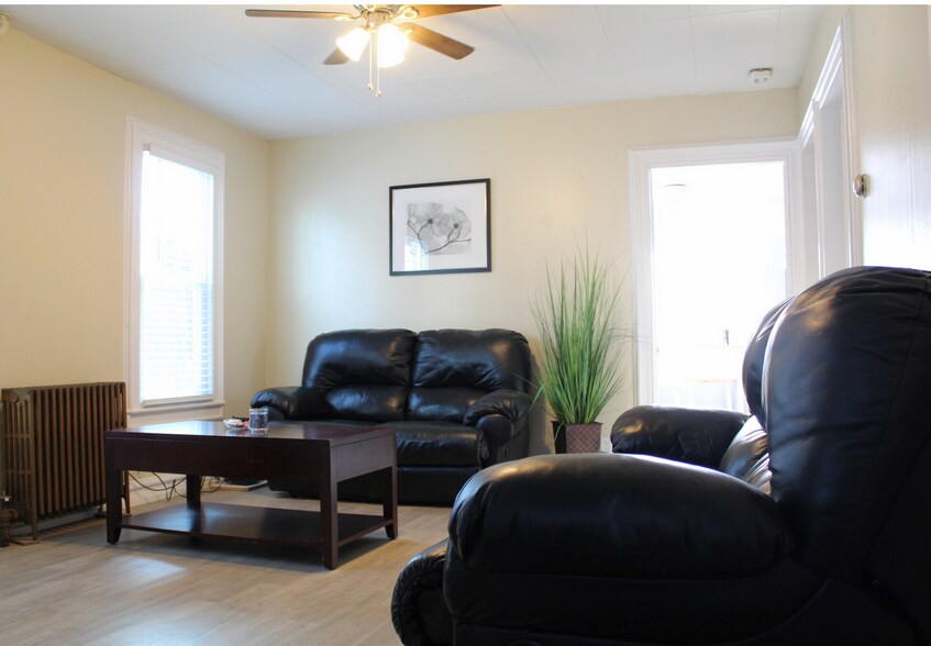 Primary Photo - 52 Broome St