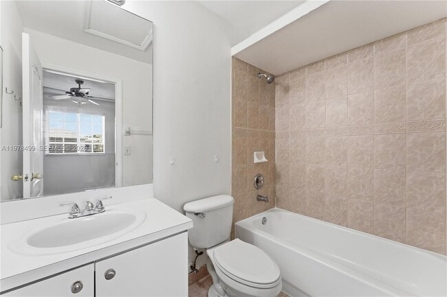 Building Photo - 15720 SW 92nd Ave