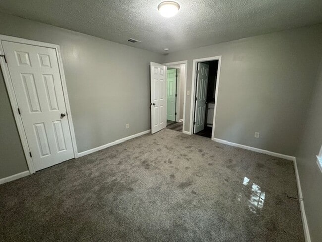 Building Photo - 217 Clearview Ct