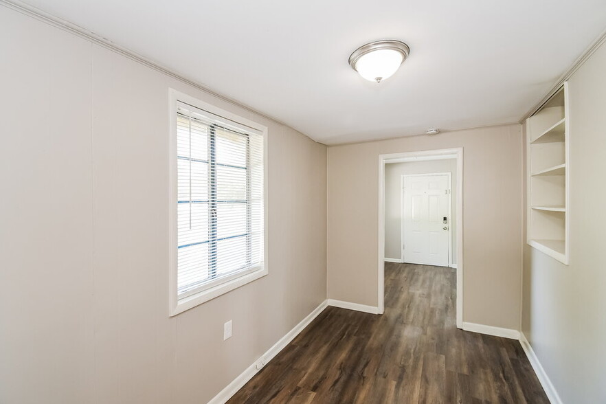 Building Photo - 5204 Mays Dr