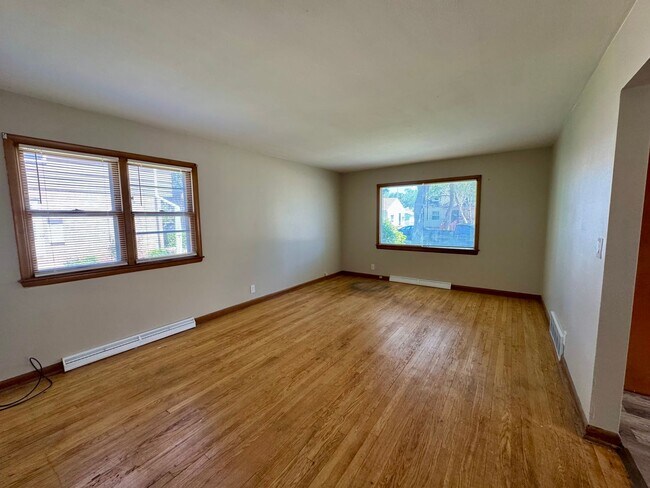 Building Photo - 5905 N 66th St