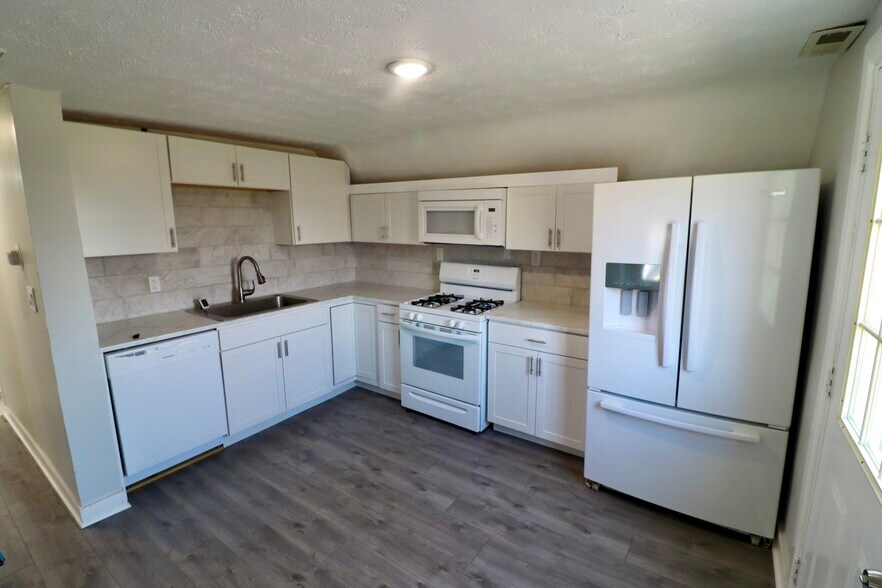Primary Photo - 319 N Huntington St