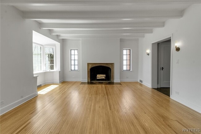 Building Photo - 305 Girard Ave