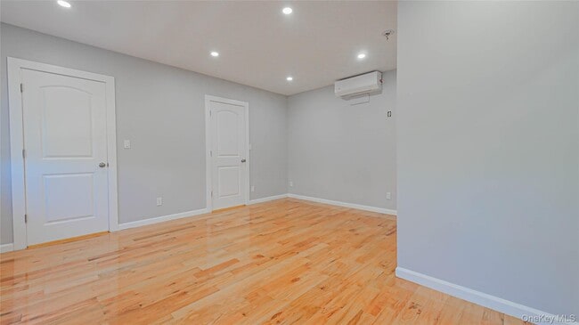 Building Photo - 436 E 5th St