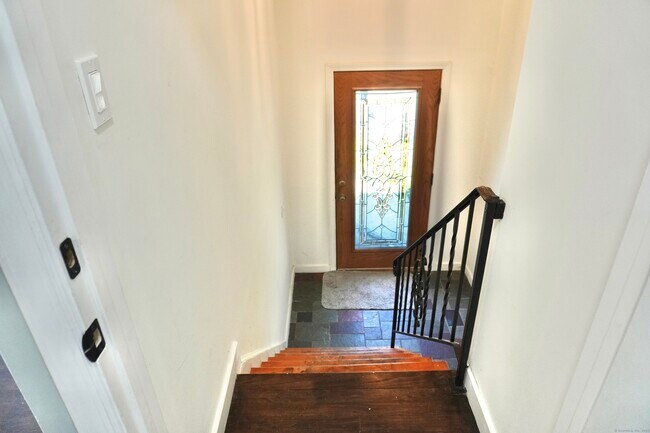 Building Photo - 60 Sleepy Hollow Dr