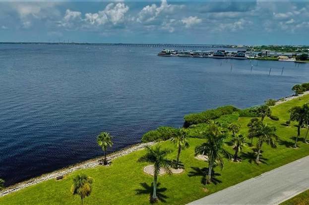 Building Photo - 1500 Park Beach Cir