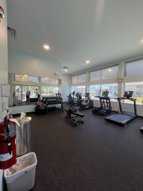 Building Photo - 800 Horizon W