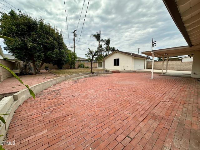 Building Photo - 2110 E Thackery St