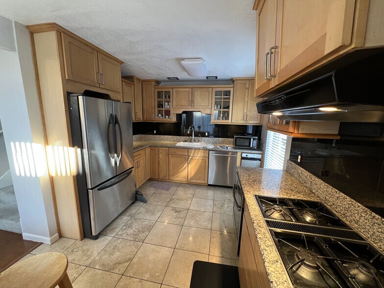 Building Photo - 1270 Cabrillo Park Dr