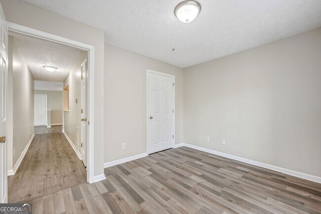 Building Photo - 13202 Fairington Ridge Cir
