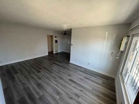 Building Photo - 1336 N Kenmore Ave