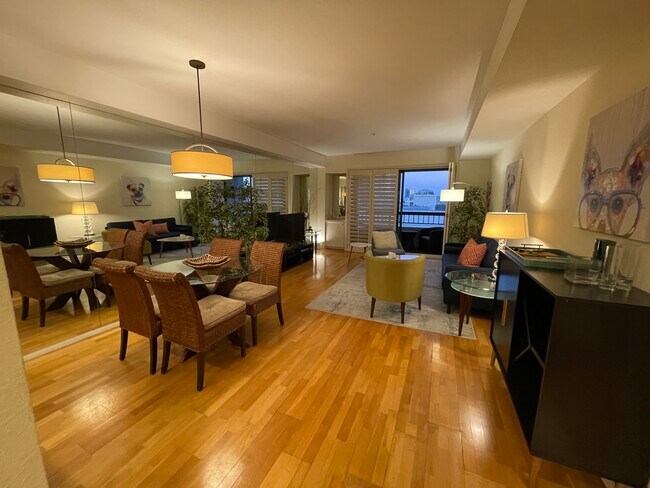 full view of living + dinning room - 601 Van Ness Ave