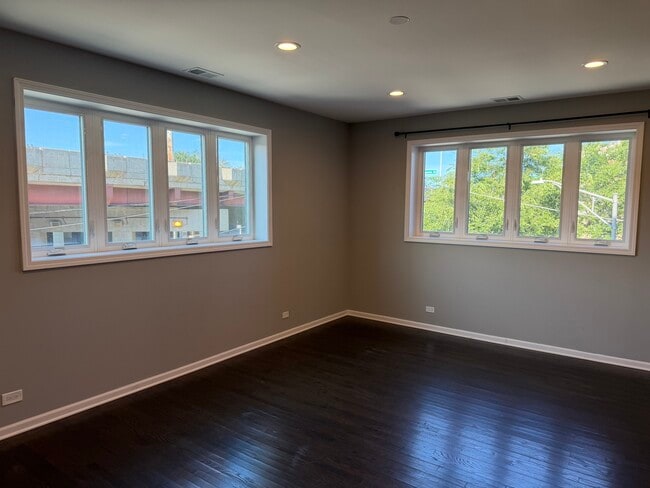 Building Photo - 2910 S Archer Ave