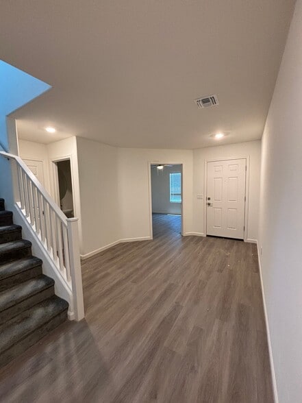 Building Photo - 12568 W Midway Ave