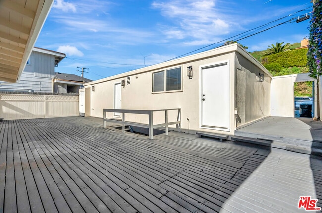 Building Photo - 25330 Malibu Rd