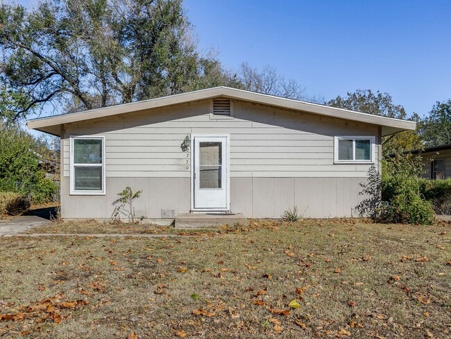 Building Photo - 2730 S Southeast Dr