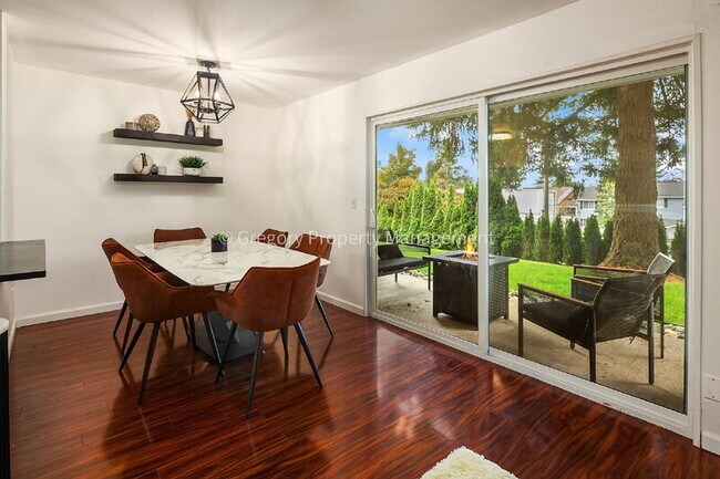 Building Photo - 12415 NE 130th Ct