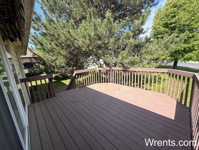 Building Photo - Hangman Creek 3 bed 3 bath includes W/S/G,...