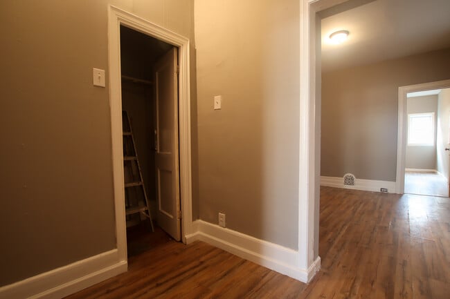 Building Photo - 59 N 61st St