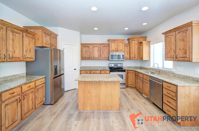 Building Photo - 10724 N Cypress