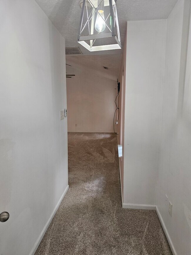 Building Photo - 5679 Hickory Fork Rd