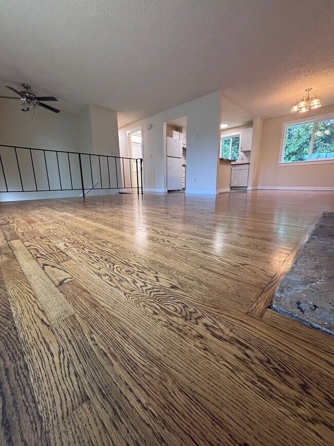 Building Photo - Beautifully Updated 4-Bedroom Home in Desirable Northeast Tacoma