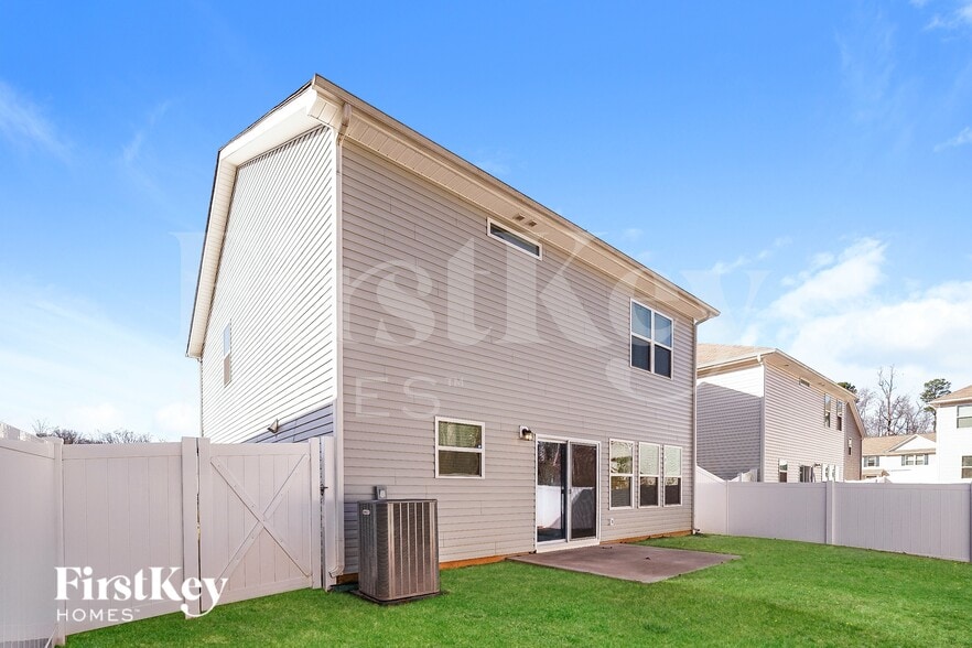 Building Photo - 3302 Newell Vlg Dr