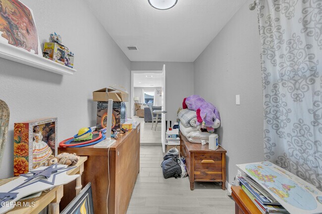 Building Photo - 9913 Album Ave