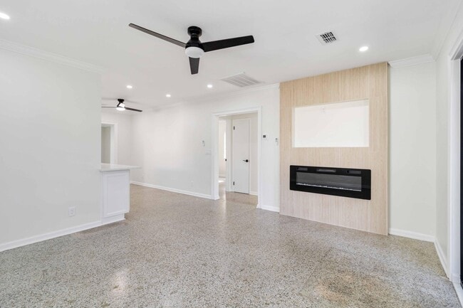 Building Photo - 431 52nd St