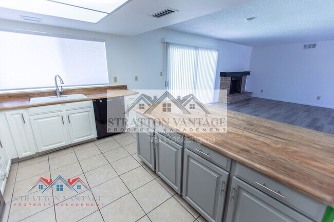 Building Photo - 7911 East Vía de Belleza