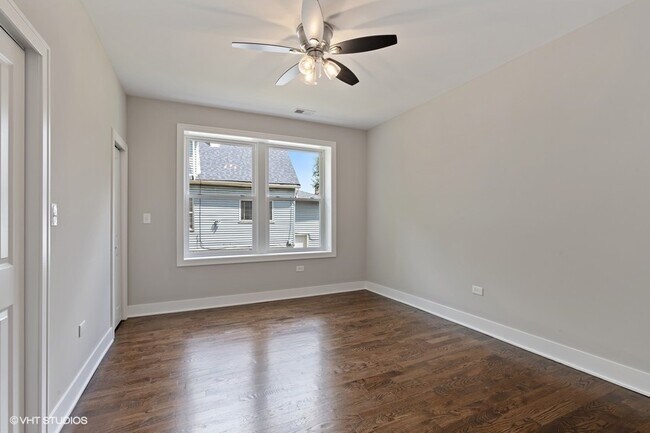 Building Photo - 5349 W Van Buren St
